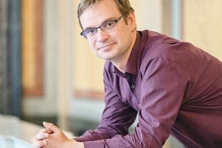 Valorizace důchodů jsou nefér a stojí miliardy, míní ekonom. Systém se musí změnit